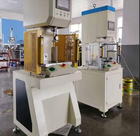 人機界面接觸屏直觀易操作：怎么正確操作伺服壓力機呢？